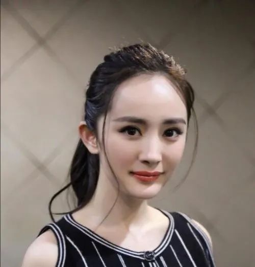 芹菜 女生扎马尾时，少犯这3个\错误\！掉发不说，还会增高发际线