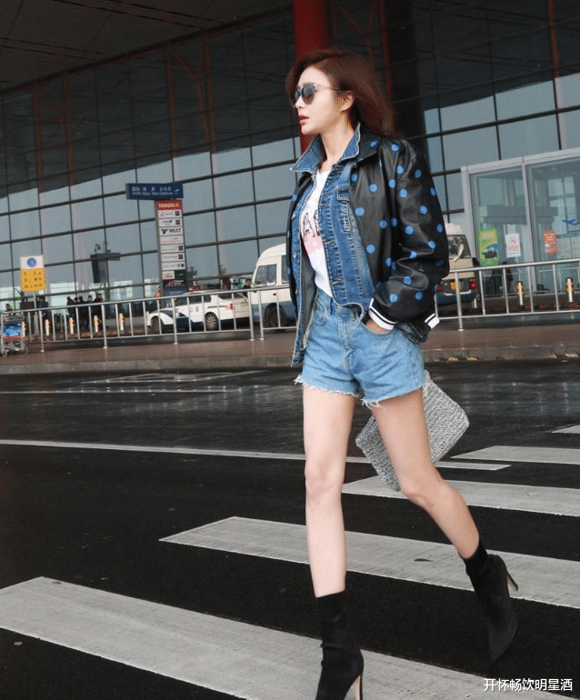 秦岚|“太粗糙”的6厘米牛仔裤,秦岚女神的帅气步伐,网友:惹不起!