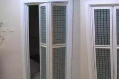 卫生间越来越多人装这种门，机智，看完我也想装一个