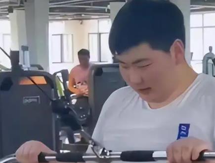 陈萌|朱小伟成功减肥50斤,扬言带陈萌进军直播,网友:还是不死心