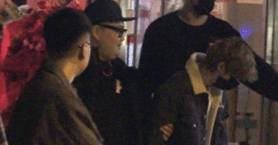 鹿晗|鹿晗发文“内涵”张小寒，张小寒卖萌回复，网友：你还要脸吗？