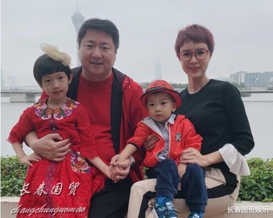 金巧巧|47岁金巧巧直播中被嘲显老,当场霸气回怼,网友拍手叫好