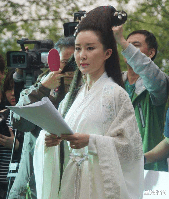 董璇|吃老本、啃女儿、痴迷整容，这些过气女星，怎么沦落成这样？