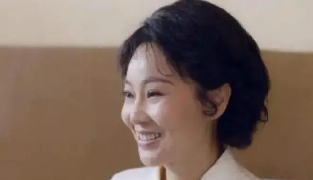 叶童|10位中年女星近照,叶童一头白发,周海媚身材圆润