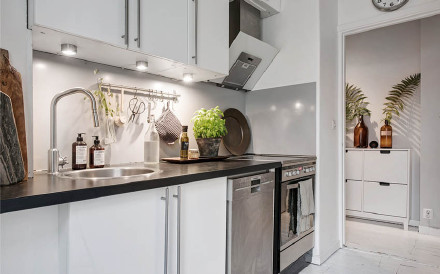 90后北漂女生仅花1w爆改出租屋,卫生间的黑白瓷砖,都夸漂亮