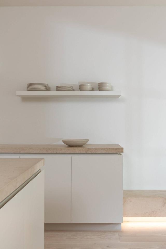 简单生活简单过,白色与温润原木色组合,素雅简洁令生活更轻松