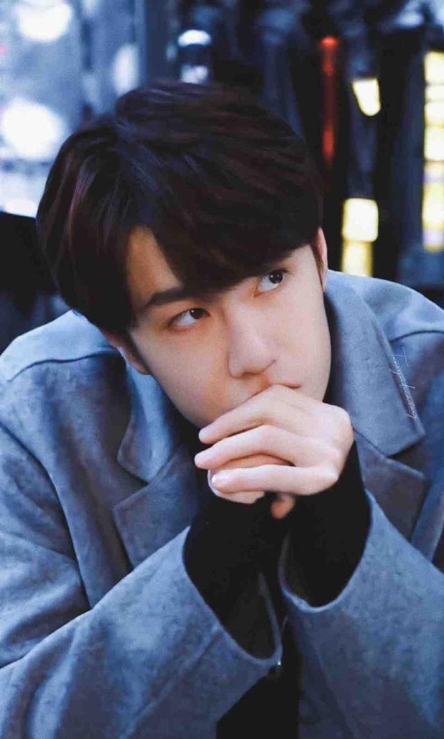 王一博|乐华员工花式连线，网友期盼连线王一博，粉丝：不如期待乐乐岩岩