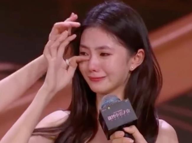 李庚希|背景强大的李庚希，依仗父亲搭上徐静蕾走红，后因乱扔烟头人设崩塌