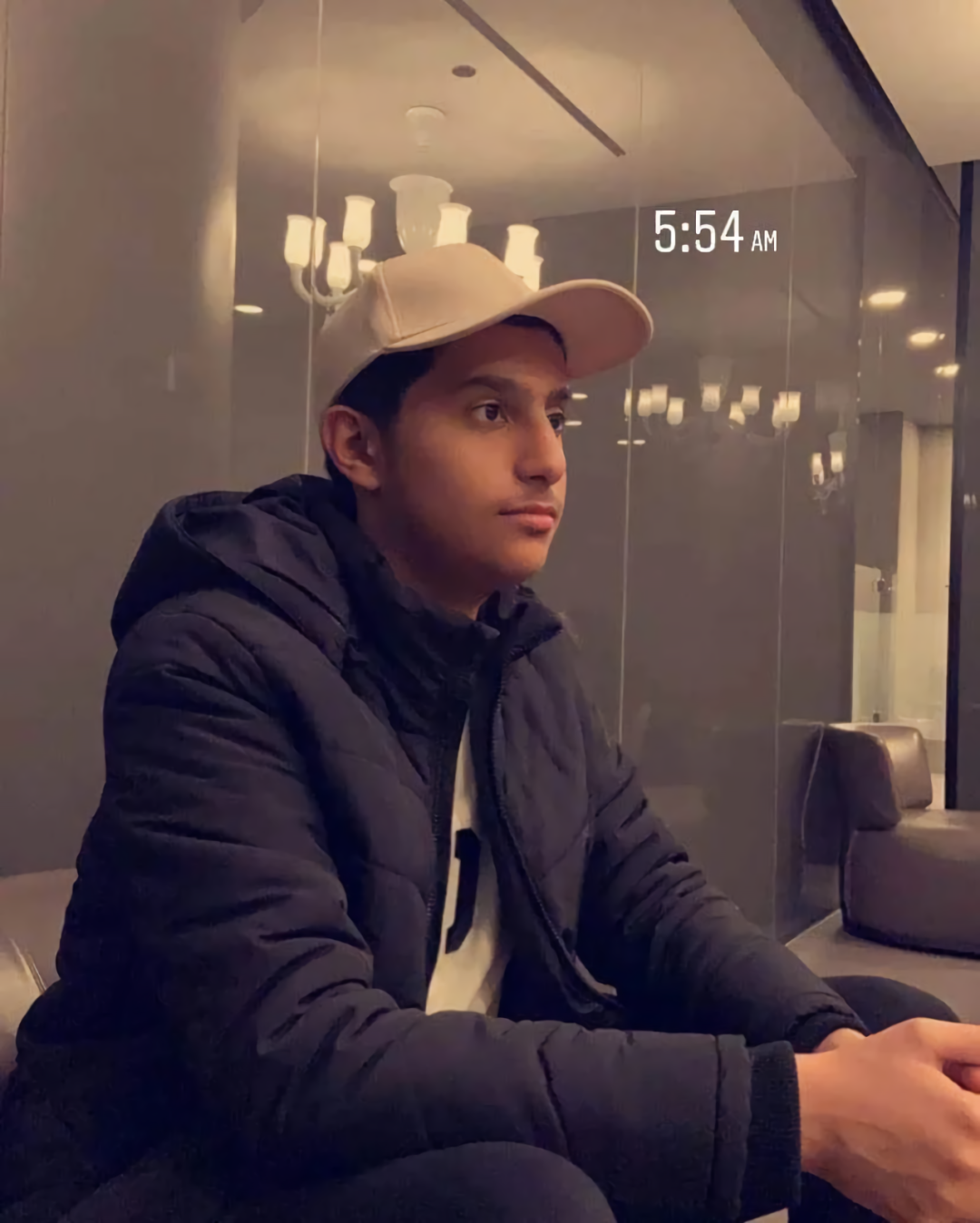 表情包|爆上热搜，的卡塔尔王子，现实私照长这样？网友：这么看觉得他好穷…