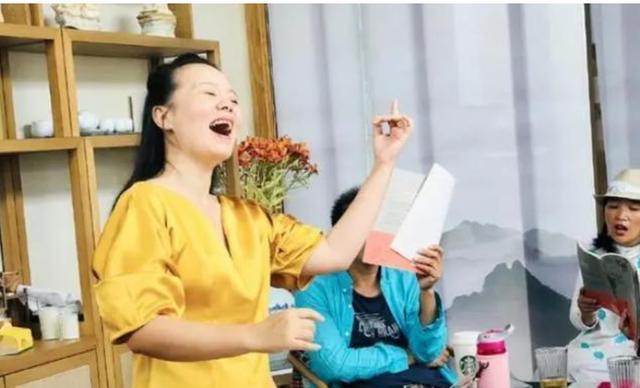 参观龚琳娜的家,全屋摆放中式家具,外国老公太宠她了