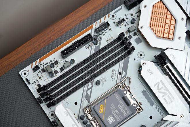 CPU|?双11装机汇报：13700KF+七彩虹Z790+骨伽天吴T5水冷