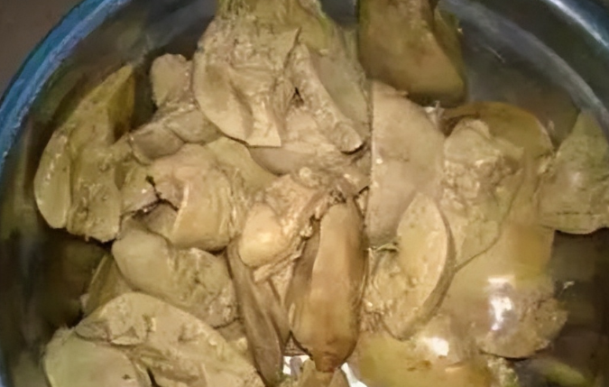 七里河|老者用这款“神饵”在七里河钓鱼，让他成为整条河最靓的“仔”