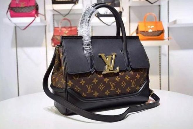 “坐地铁上班的人，没资格背LV”