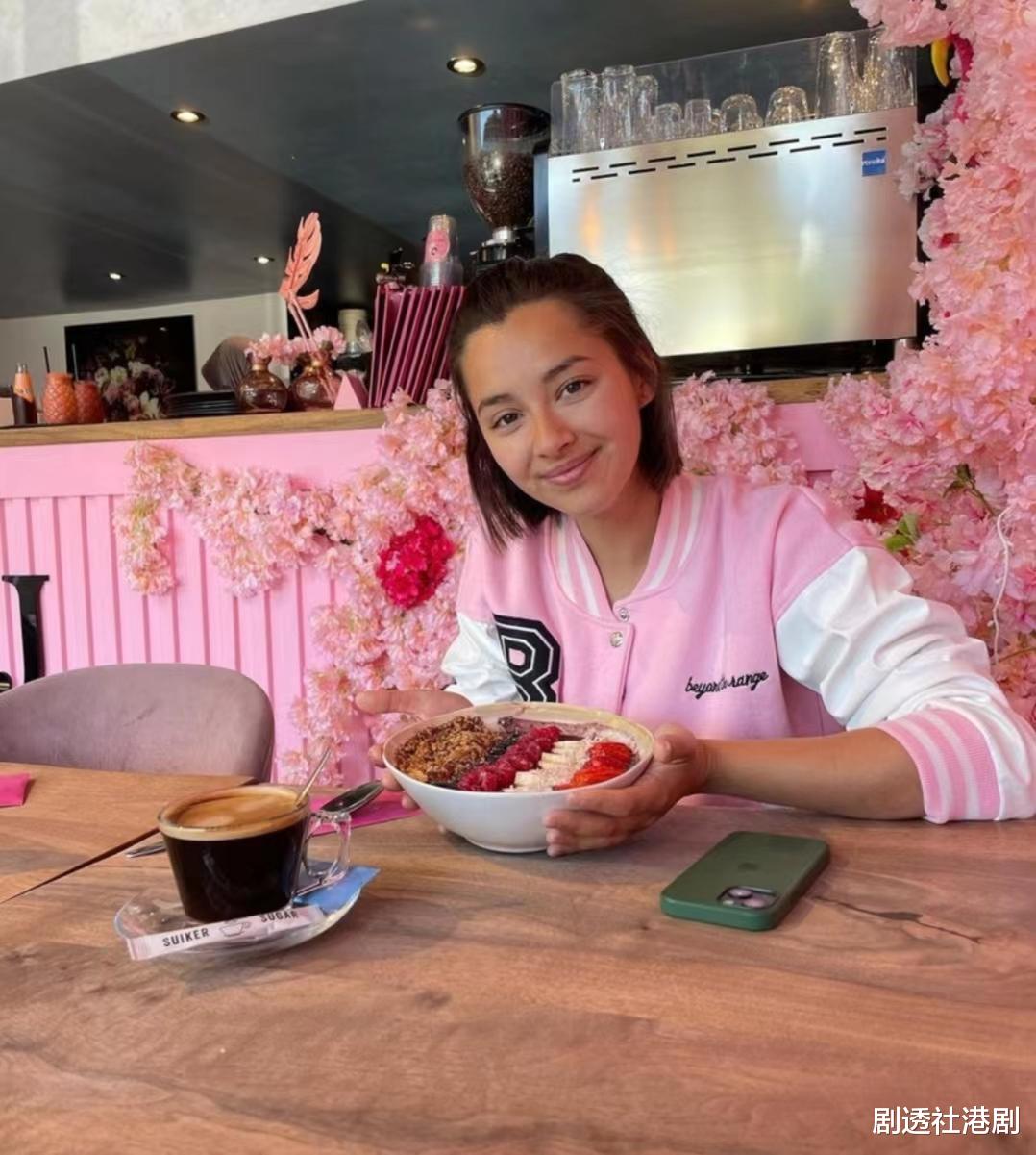 谢嘉怡|享受家庭乐!TVB混血小花终离开苏格兰启程游亚洲,仍不想回归幕前