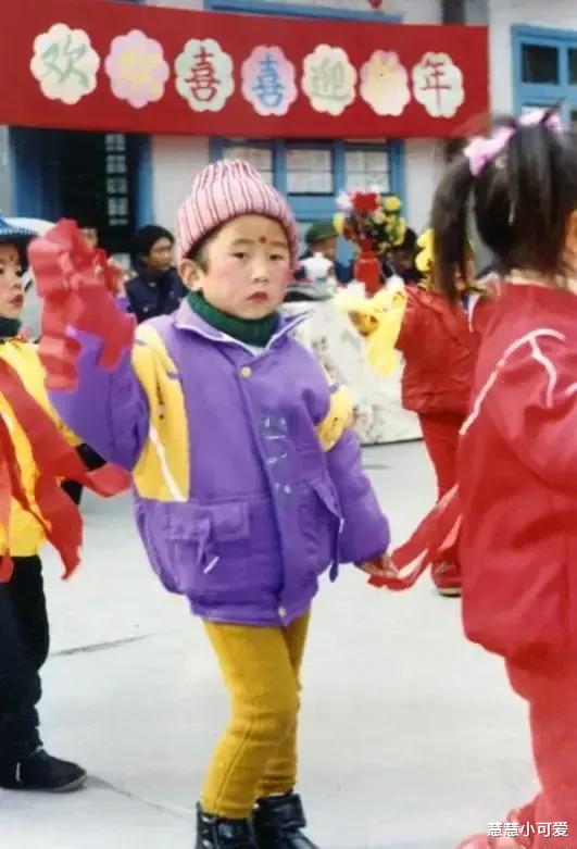 |万万没有想到,图一这个满嘴烂牙的小男孩,在未来竟然可以成为公认的大帅哥