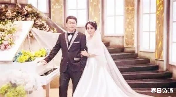 河南41岁女老板恋上小19岁下属,50岁为其生下3胞胎,如今怎样?