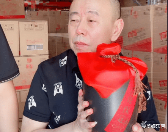 潘长江|潘长江家中画国画惹争议,自曝每幅作品值千万,网友:假酒后遗症