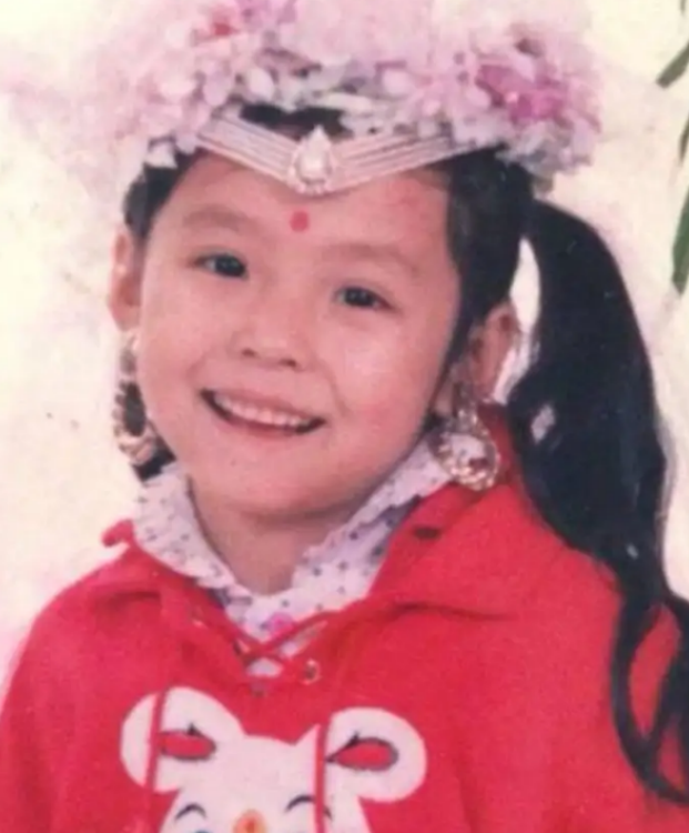 春晚|被冯轲迷得神魂颠倒,终被骗走6亿身家的张靓颖,如今可曾后悔过?