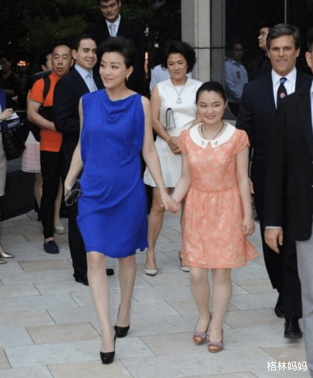 杨澜|有种“偏心”叫杨澜儿女，上帝吻了儿子的脸，却忘给女儿留扇窗