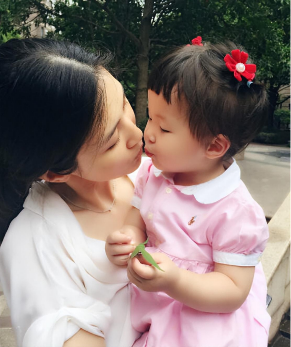 童蕾|富商周旭辉:44岁娶小12岁女星童蕾,获刑3年后,妻女怎么样了?