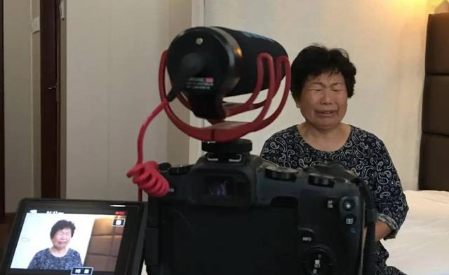 杜新枝|杜新枝直播卖惨，称自己不懂网络，被旧照打脸，最后一句话亮了