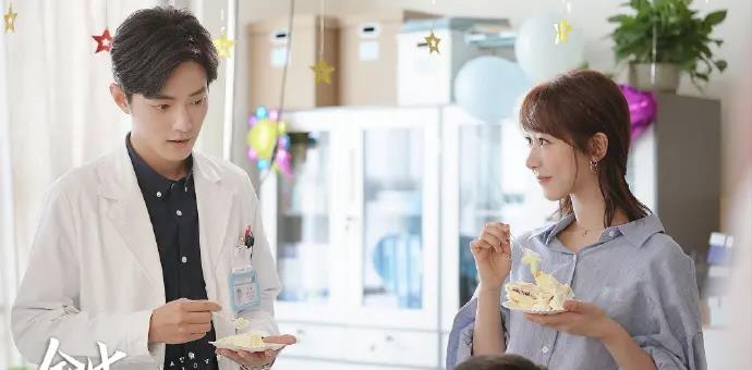 杨紫|知名导演鸿水发长文点评《余生》，称肖战演技差，杨紫浑水摸鱼