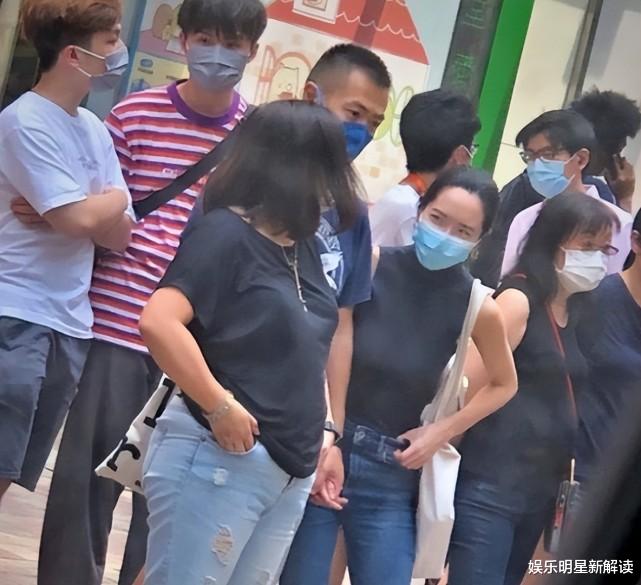 刘鸣炜|刘銮雄要抱新孙?43岁刘鸣炜现身母婴店,二婚妻子疑怀孕