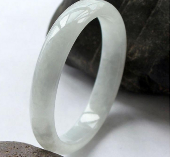 翡翠|翠轩一品-翡翠还有白灰色?没想到这么值钱!