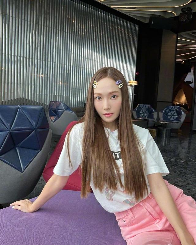 |郑秀妍加盟《乘风破浪》，网友质疑抨击，粉丝：请不要出来蹭热度