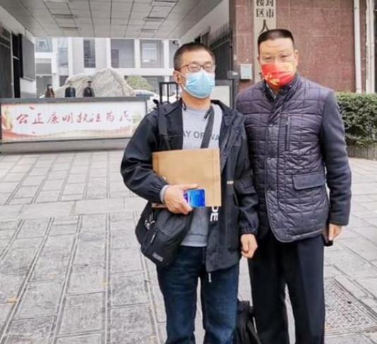 怀念战友!潘克律师晒同框照片缅怀开封舅舅,罕见回应网友恶评