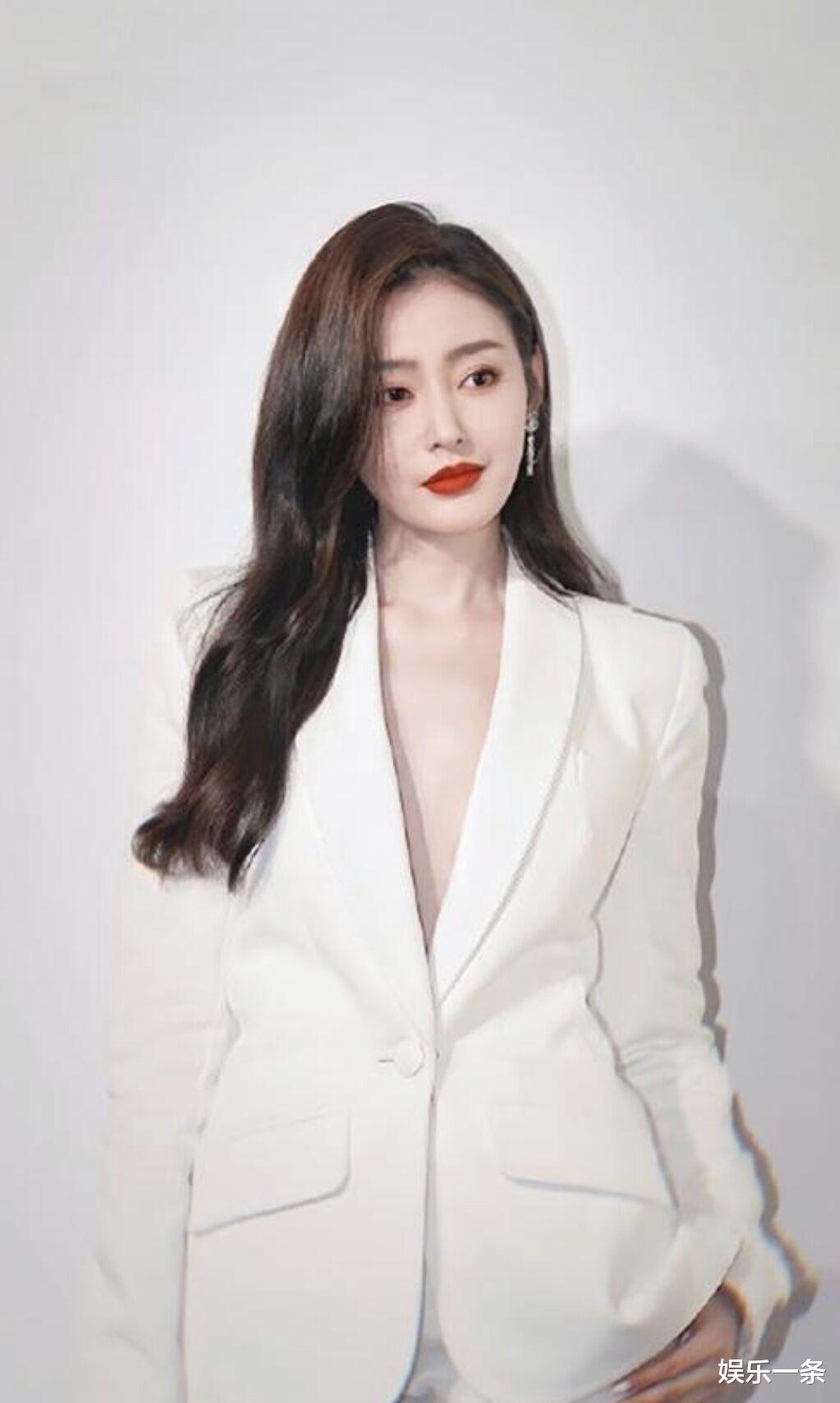 张天爱|浪姐成团夜，张天爱年龄31岁惹争议，年龄是个谜的女星还有这5位。