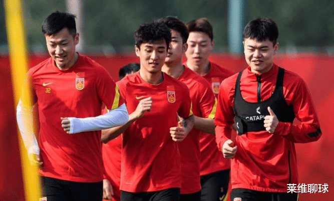 国足|国足终极25人又打脸李铁，真要玩10后卫神阵？李霄鹏根本就没想赢