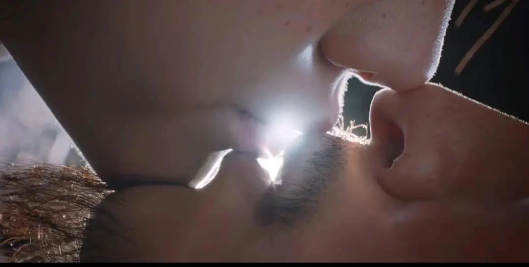 吴绮莉|又一男星形象崩塌！强吻女演员，画面曝光不堪入目，网友：辣眼睛