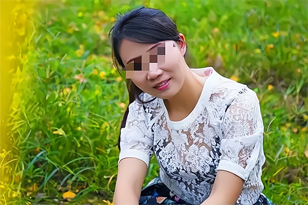 回顾 贵州男子怀疑妻子出轨,在卧室装摄像头,情人身份让他愤怒