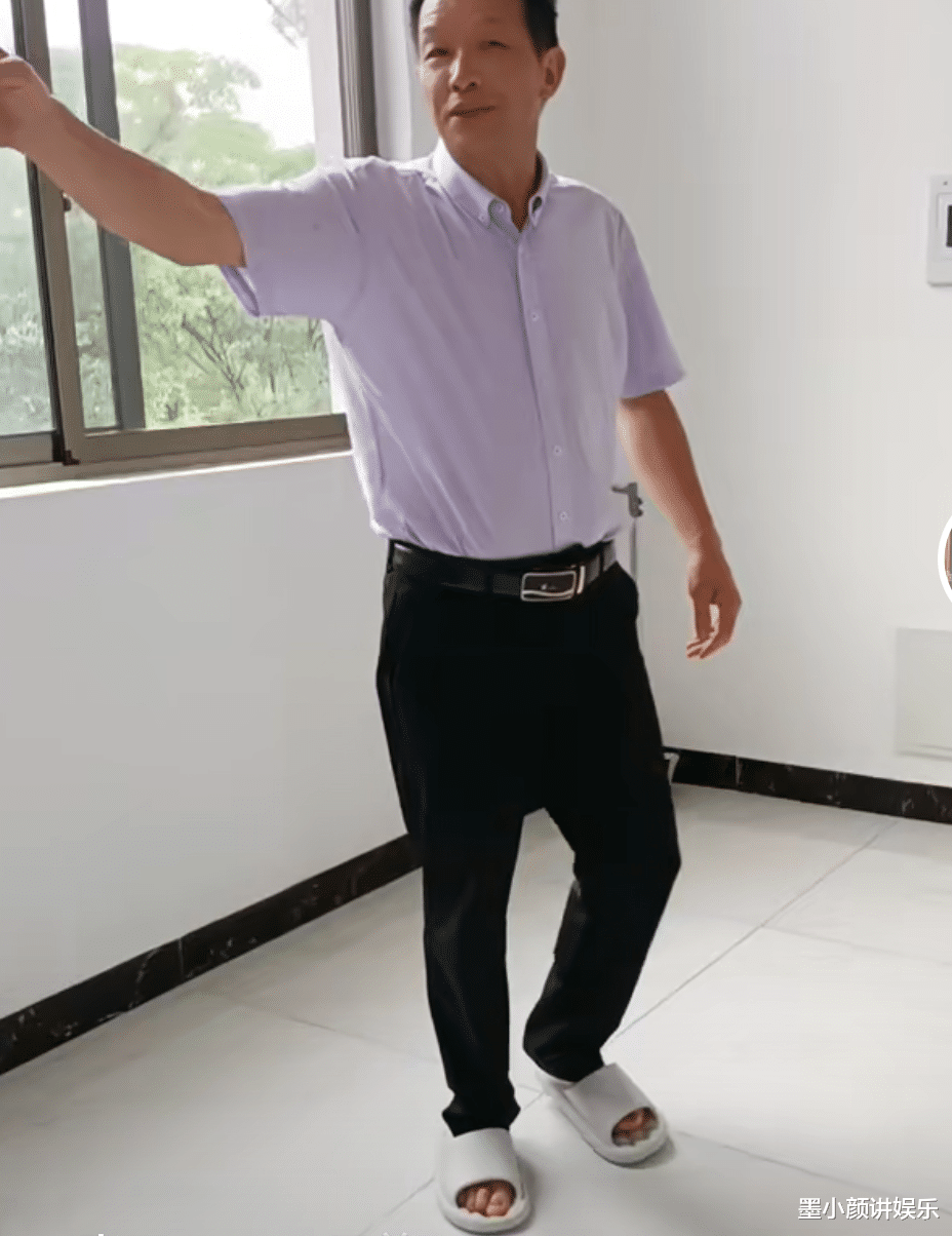 张玉环|张玉环带粉丝看别墅内景，屋内有9个卧室，两个卫生间