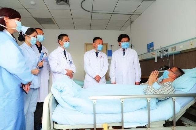 医生|农民工被撞了一下左侧腹部,医生以为脾破裂,主任一看:赶紧抢救