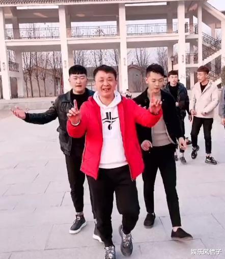 陈亚男|陈亚男欲东山再起,与榜一大哥亲密互动,网友:你俩还真有一腿