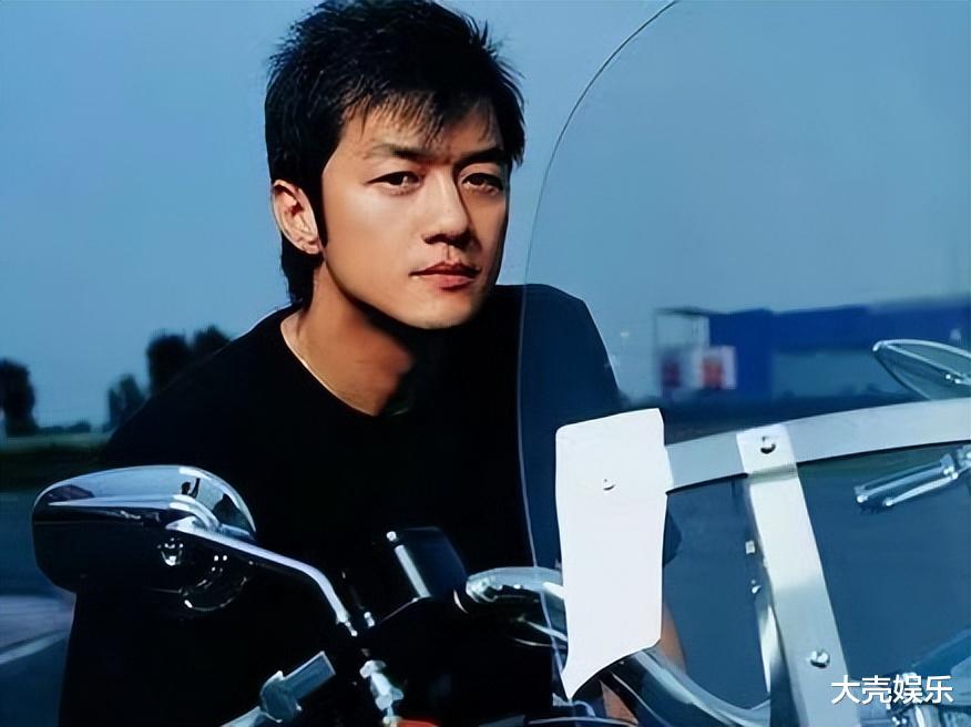 李亚鹏|李亚鹏讲述不拍戏的原因，推荐书籍却读错书名，网友在线纠错