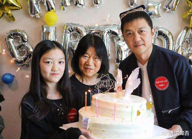 李亚鹏|李亚鹏大女儿有多优秀?拍超酷街景堪比艺术家,多才多艺让人羡慕