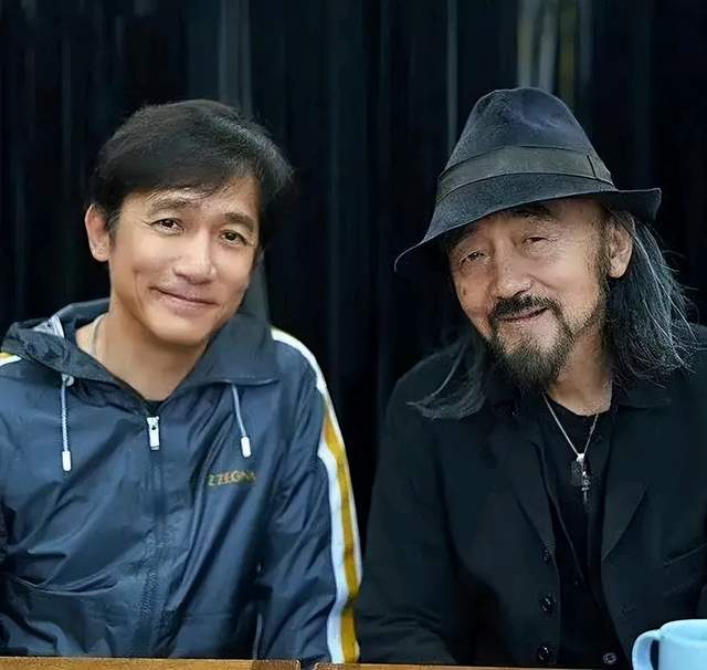 梁朝伟|刘嘉玲晒梁朝伟和山本耀司合影,老公满脸皱纹老态明显,岁月太无情