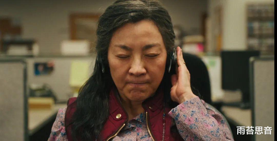 瞬息全宇宙|我们是荒原上互逐的圆石-《瞬息全宇宙》影评