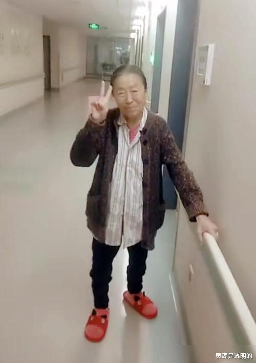 张少华|丑娘张少华,去世一年后,丈夫在悲痛中坚强,孙女曾是她的骄傲