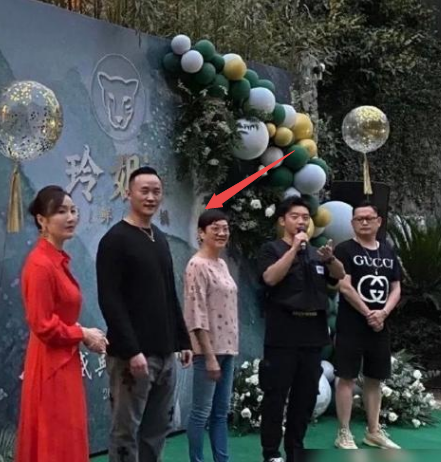 苗苗|郑恺老婆被吐槽是生子机器，知情人曝婆婆不支持要二胎，是苗苗想生