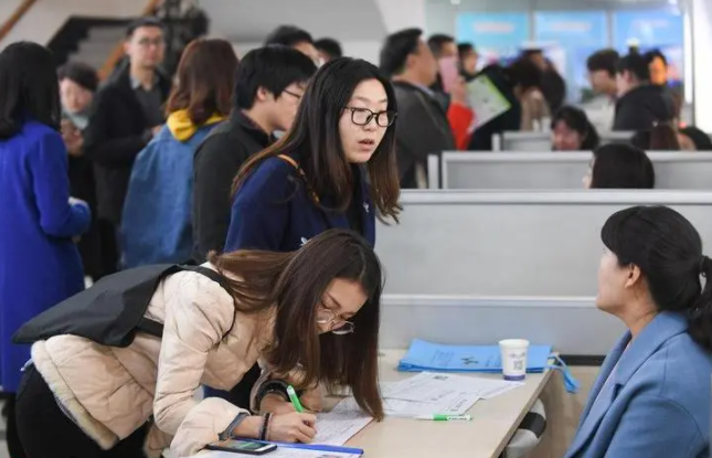 中储粮|又一铁饭碗招聘开始,年薪可达20万,部分岗位也很适合女生报考