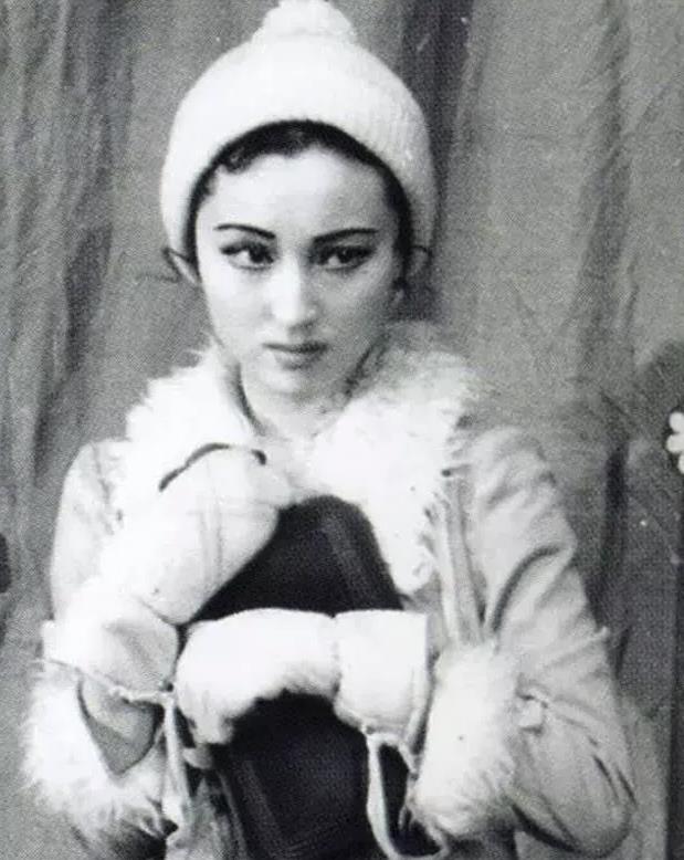 陈晓旭|毕彦君：苦等前妻陈晓旭8年，离婚后为她扫墓15年，再婚幸福美满