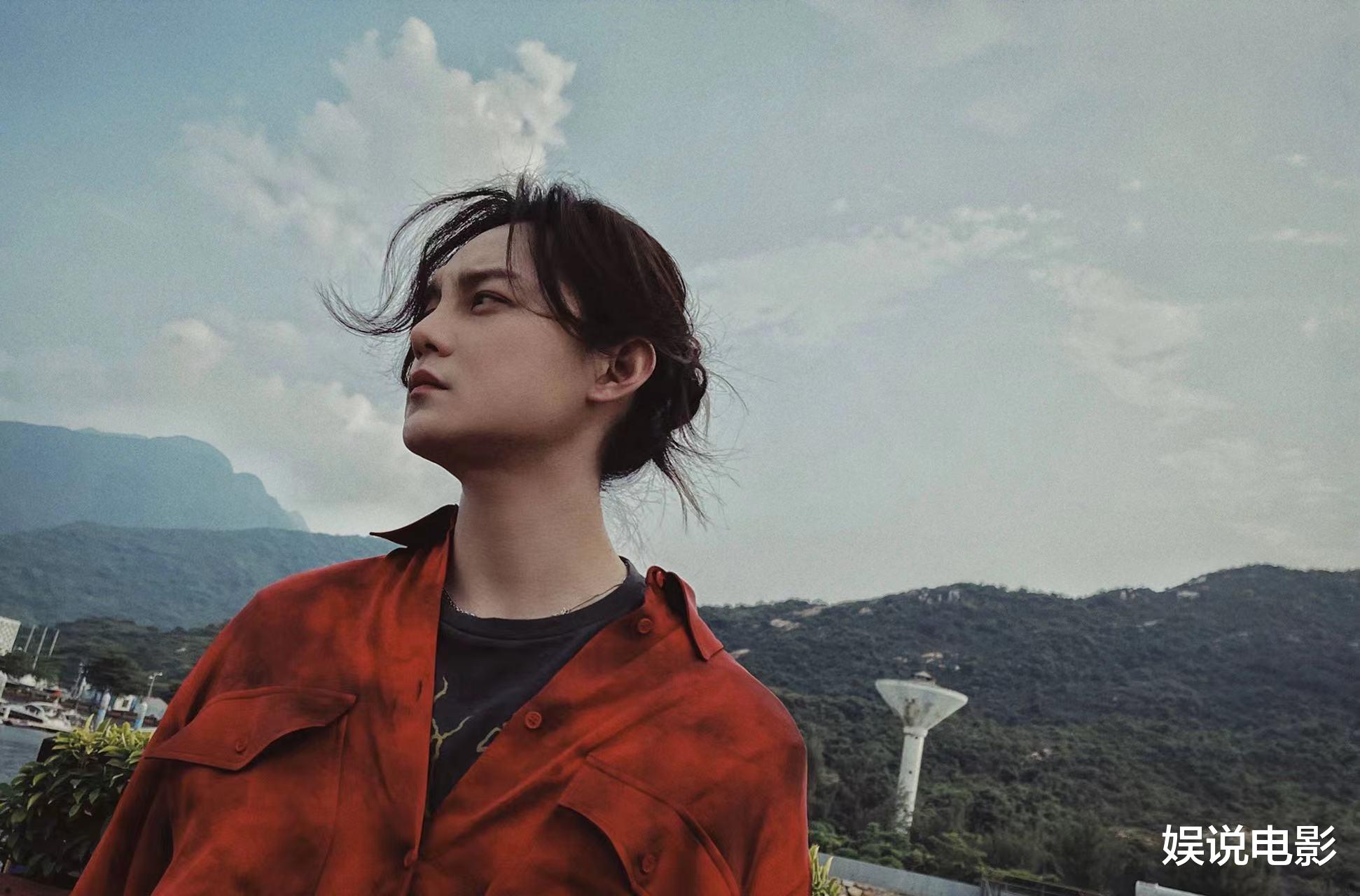 |尹正因一句话上了热搜，网友猜“他”是王一博，工作室辟谣是导演