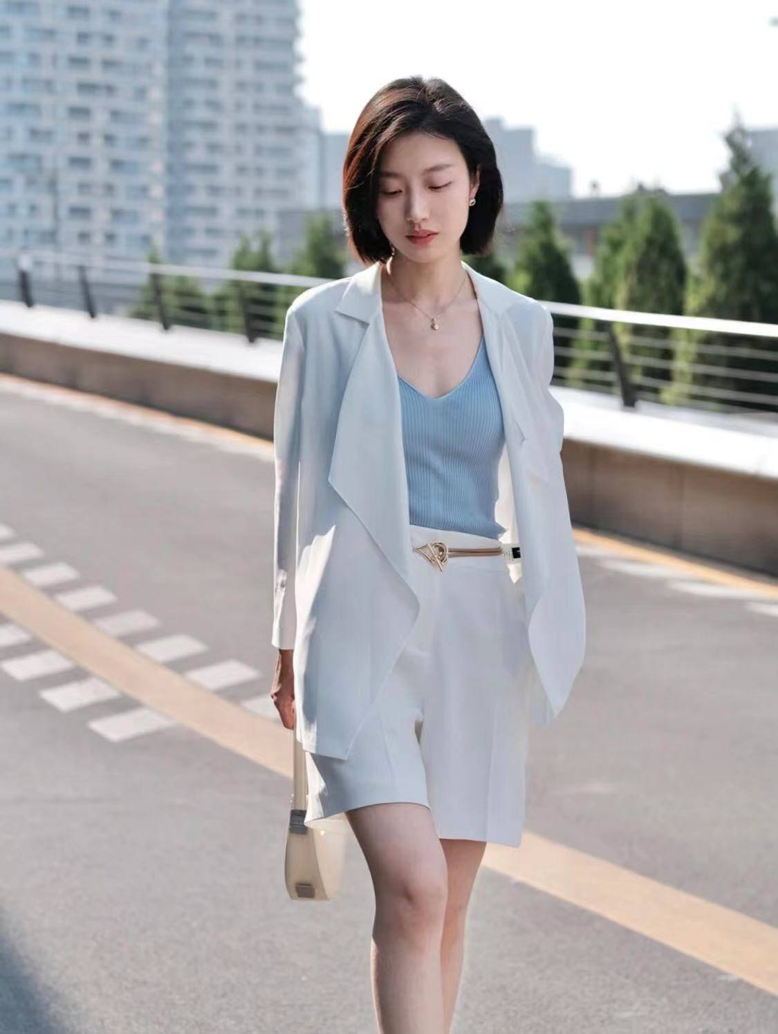西装|夏天穿西装花样多！不仅打造干练职场范，还是微胖女孩的显瘦必备