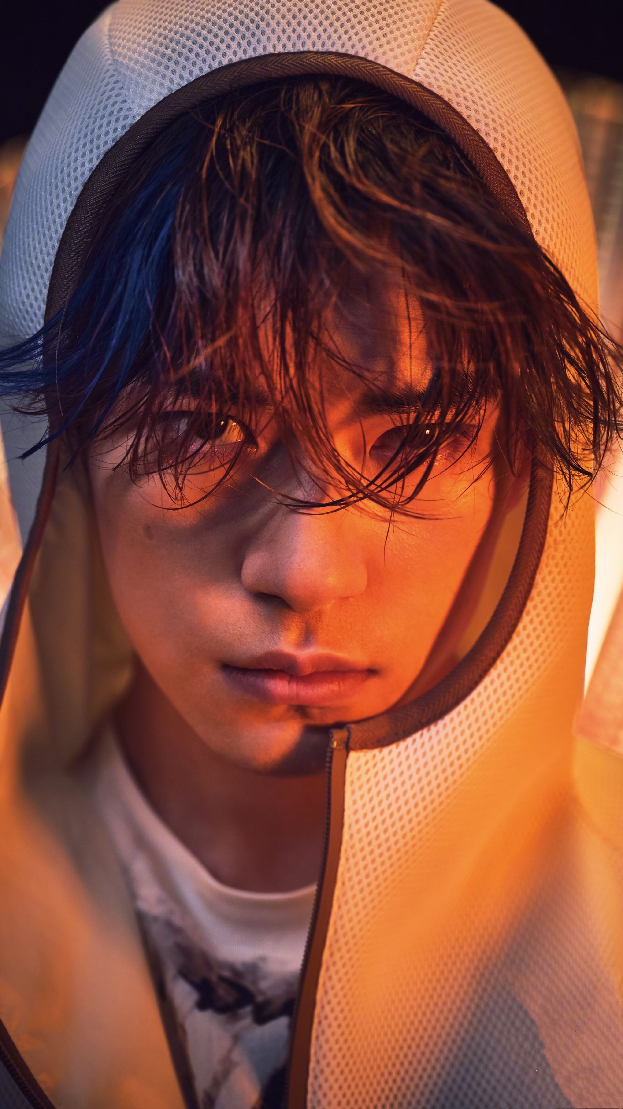 Angelababy 那个倔强不羁的男孩又回来了！易烊千玺封面来袭，挑染刘海好迷人