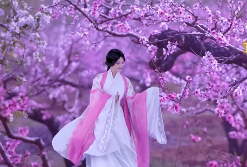 于文华|57岁于文华与云飞跳刘畊宏减肥操。动作很标准，姿态优雅