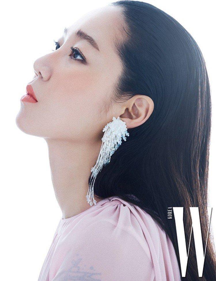 玫瑰 舒淇巴塞尔表展绽放女神光的秘密是它：2018想跟上彩妆流行必看